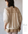 ★A floral lace blouson with just the right amount of sweetness