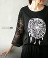 Sweet and spicy, this one piece sleeve lace graphic T-shirt