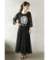 Sweet and spicy, this one piece sleeve lace graphic T-shirt