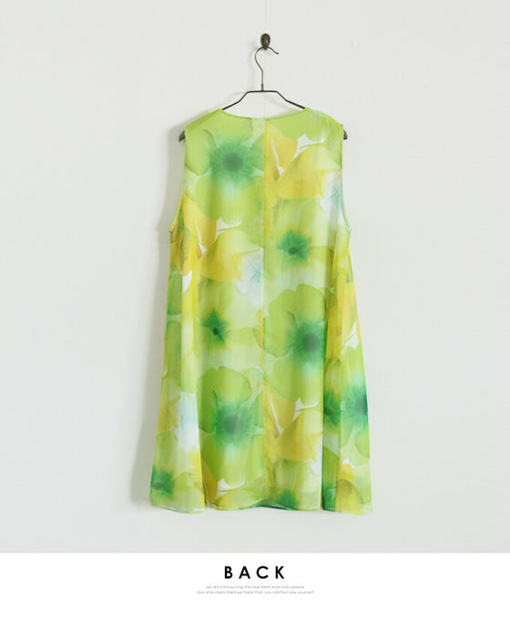 Feminine sleeveless tunic