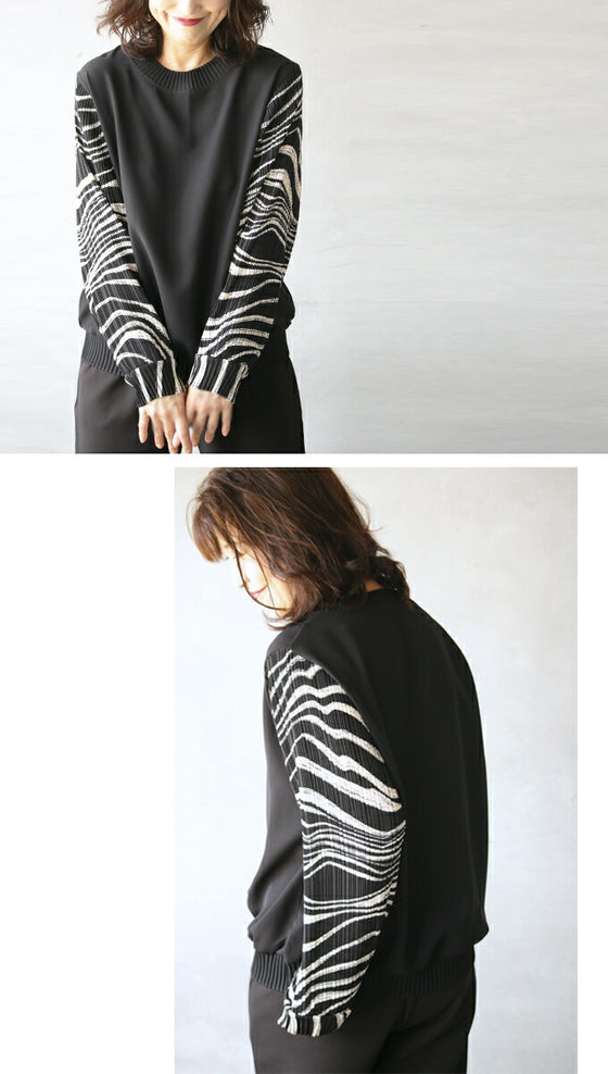 Elegant and relaxed, adult animal style is here. Pleated sleeve top in different materials.