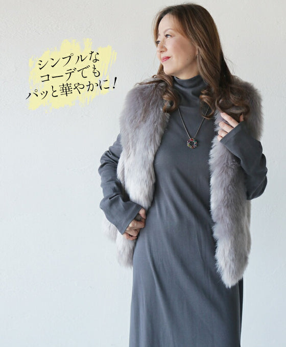 可憐に煌めく大人のブローチ
