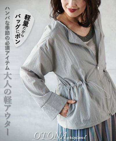 グレー
