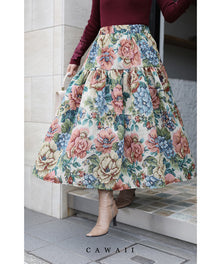  柔らかく軽く歩きやすい。美しさ溢れるゴブラン織ミディアムスカート