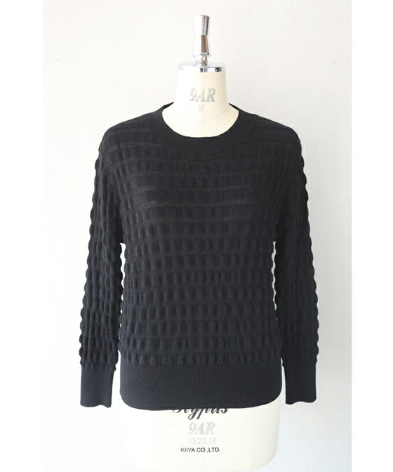 ぽこぽこ浮き立つ立体柄ニットプルオーバートップス