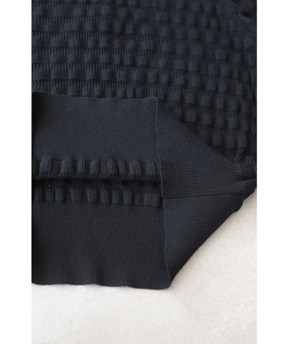 ぽこぽこ浮き立つ立体柄ニットプルオーバートップス