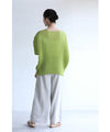 A loose, bouncy zigzag pleated pullover top