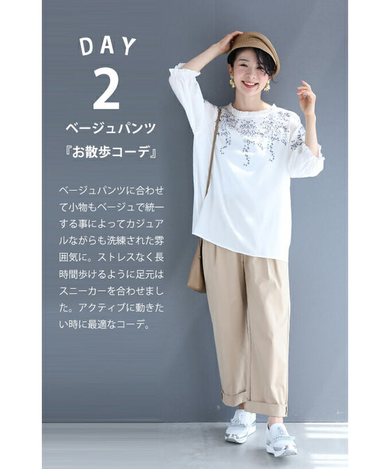 蔦模様刺繍のフリルネックブラウストップス