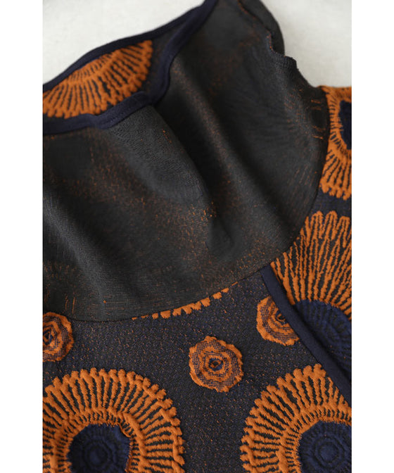 【セール商品返品交換不可】(M~3L対応)（濃紺）粋なオレンジの花咲く暖かいAラインロングワンピース