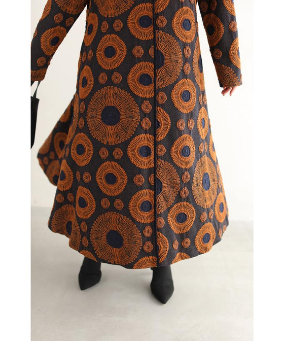 【セール商品返品交換不可】(M~3L対応)（濃紺）粋なオレンジの花咲く暖かいAラインロングワンピース