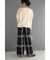 甘さを抑えたシャープなチェックのニットワイドパンツ