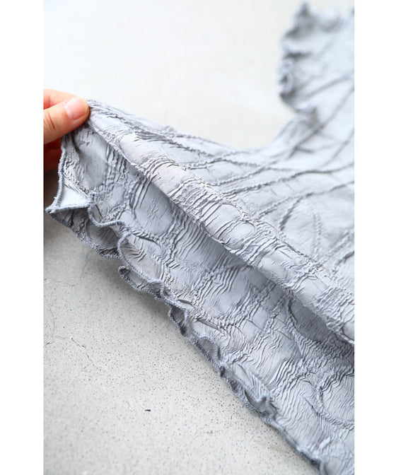 【セール商品返品交換不可】浮かぶ刺繍画の伸びやかカットソートップス