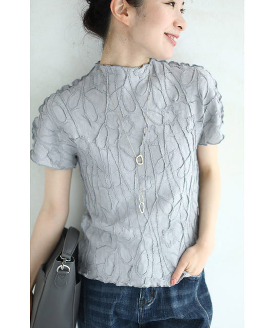 【セール商品返品交換不可】浮かぶ刺繍画の伸びやかカットソートップス