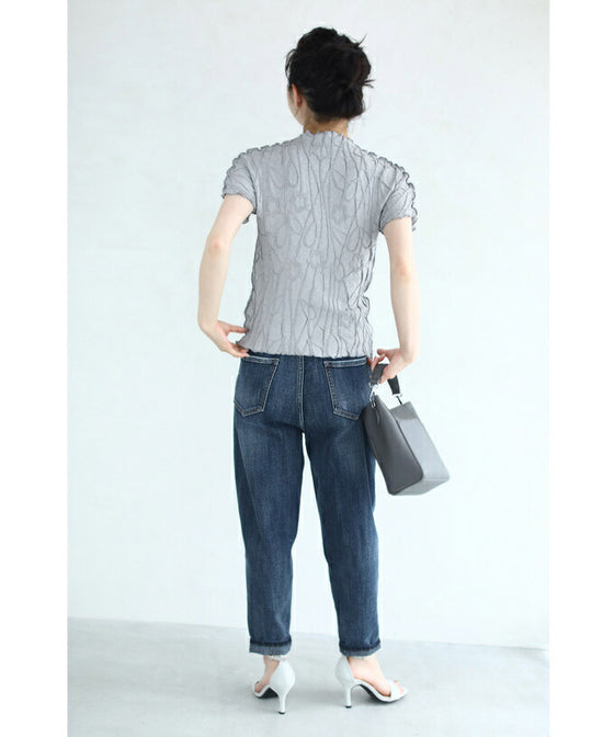 【セール商品返品交換不可】浮かぶ刺繍画の伸びやかカットソートップス