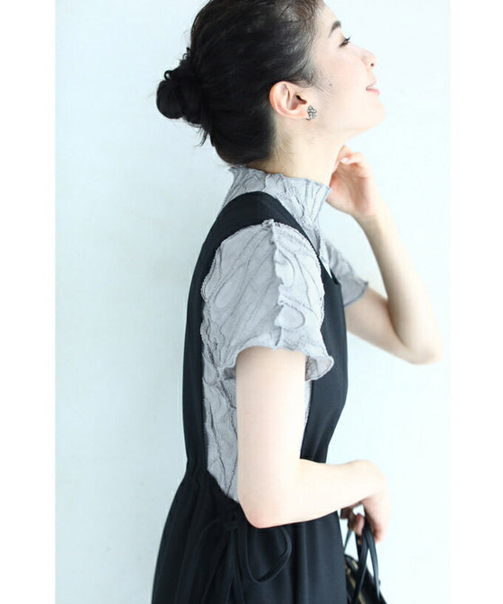 【セール商品返品交換不可】浮かぶ刺繍画の伸びやかカットソートップス