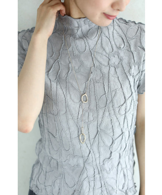 【セール商品返品交換不可】浮かぶ刺繍画の伸びやかカットソートップス