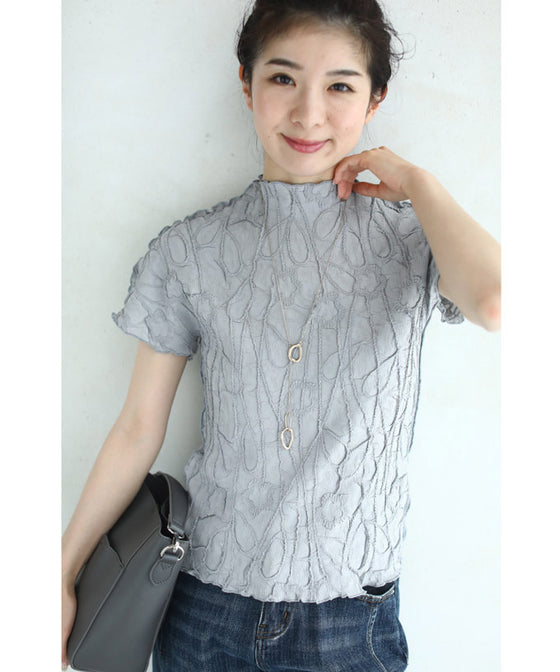 【セール商品返品交換不可】浮かぶ刺繍画の伸びやかカットソートップス