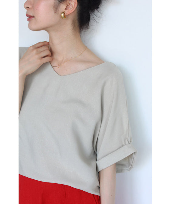 (S-L size) (comes with a string belt) This is a simple pullover top that you can wear in many different ways.