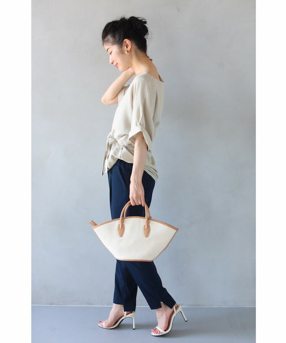 (S-L size) (comes with a string belt) This is a simple pullover top that you can wear in many different ways.