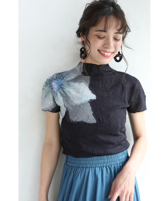 【セール商品返品交換不可】（S~2L対応）（黒）和紙のようなくしゅくしゅ質感の肩花カットソートップス