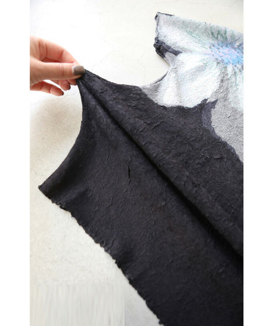 【セール商品返品交換不可】（S~2L対応）（黒）和紙のようなくしゅくしゅ質感の肩花カットソートップス