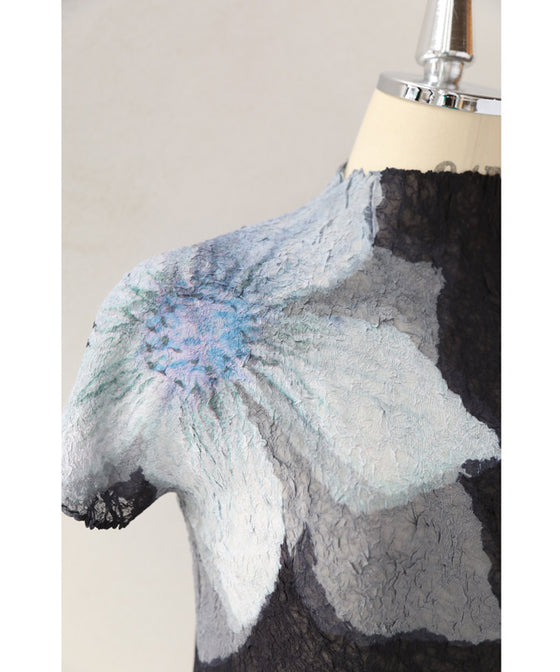 【セール商品返品交換不可】（S~2L対応）（黒）和紙のようなくしゅくしゅ質感の肩花カットソートップス