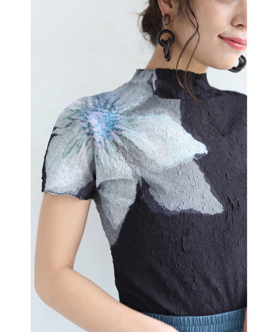 【セール商品返品交換不可】（S~2L対応）（黒）和紙のようなくしゅくしゅ質感の肩花カットソートップス