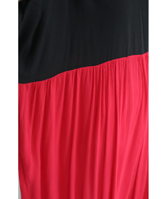 【セール商品返品交換不可】（S~3L対応）（黒）女性を美しく魅せる紅と黒のバイカラーロングワンピース