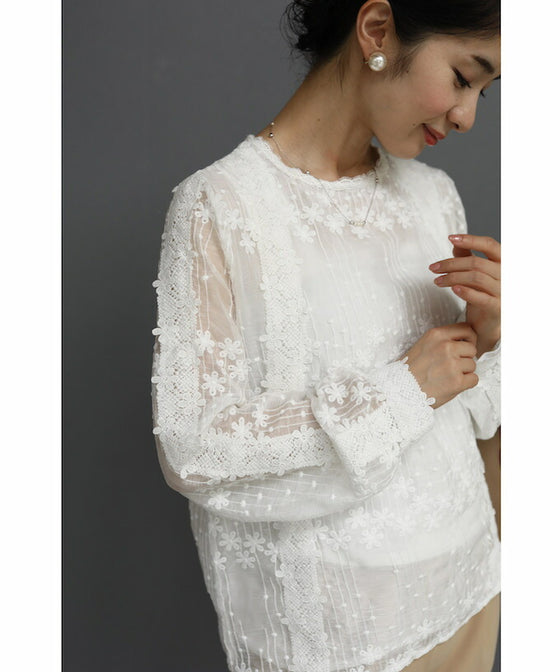【セール商品返品交換不可】愛らしい小花のレースブラウストップス