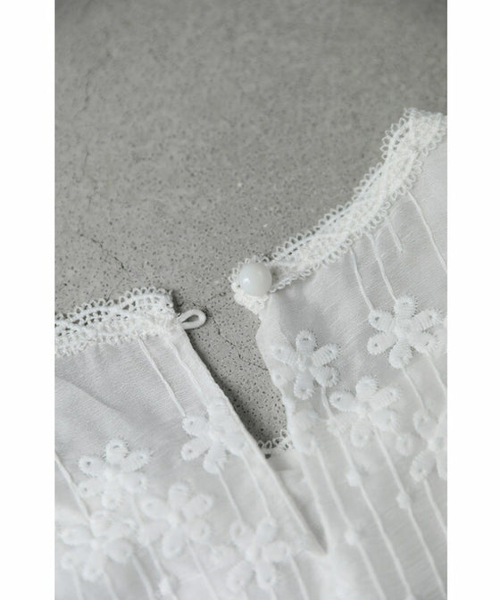 【セール商品返品交換不可】愛らしい小花のレースブラウストップス