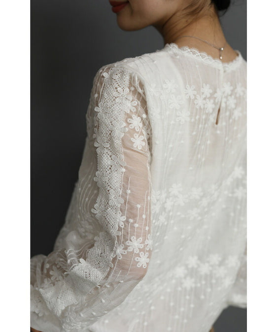 【セール商品返品交換不可】愛らしい小花のレースブラウストップス