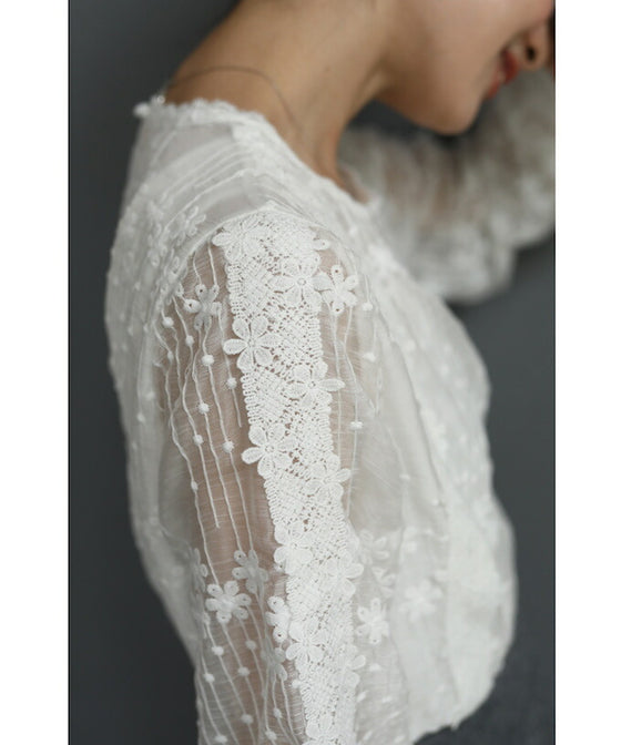 【セール商品返品交換不可】愛らしい小花のレースブラウストップス