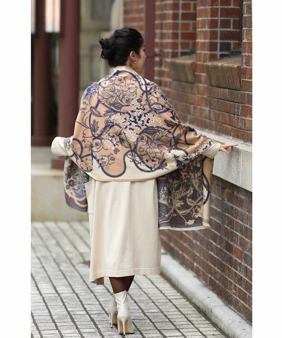 【セール商品返品交換不可】エレガントな花を纏うなめらかストール