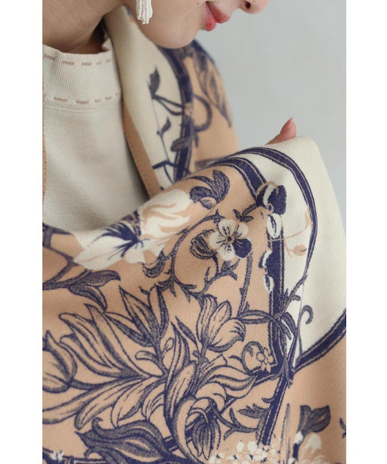 【セール商品返品交換不可】エレガントな花を纏うなめらかストール