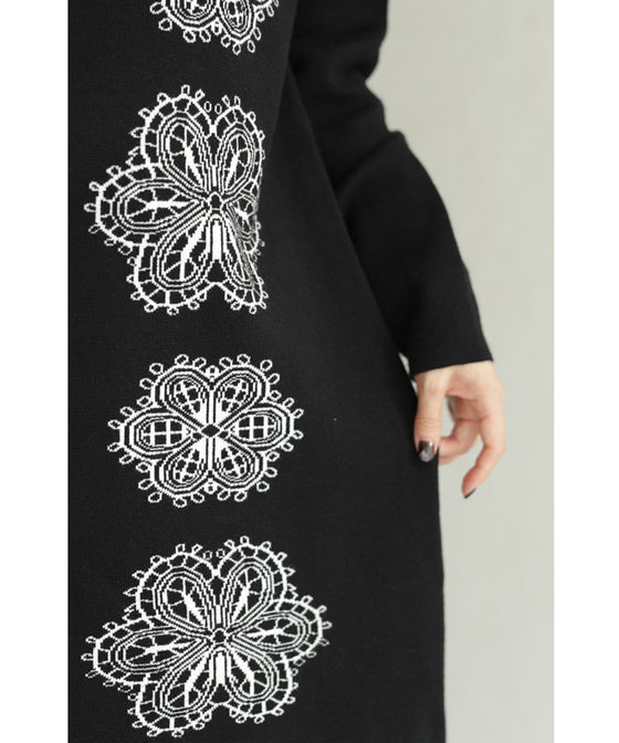 【セール商品返品交換不可】（S~2L対応）（黒）連なる六花ニットミディアムワンピース