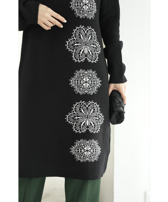 【セール商品返品交換不可】（S~2L対応）（黒）連なる六花ニットミディアムワンピース
