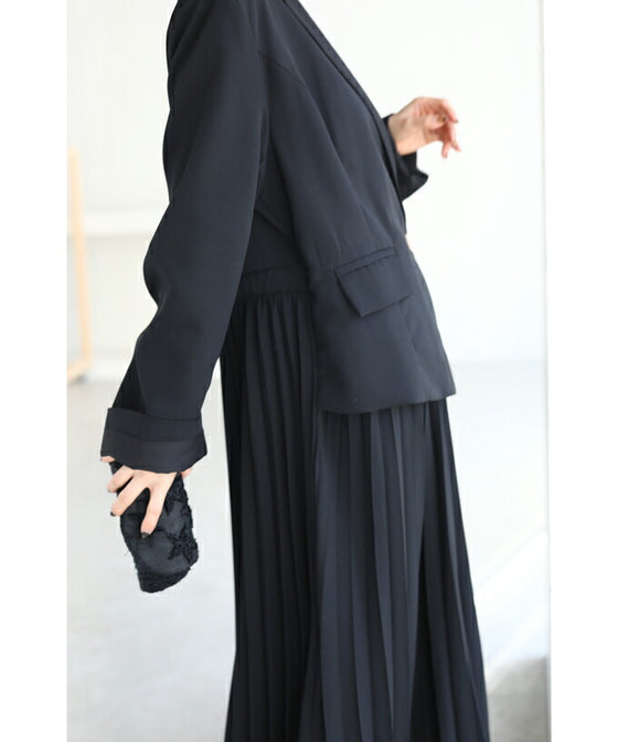 【セール商品返品交換不可】（M対応）（ベルト付き）（黒）ドッキングジャケットのプリーツミディアムワンピース