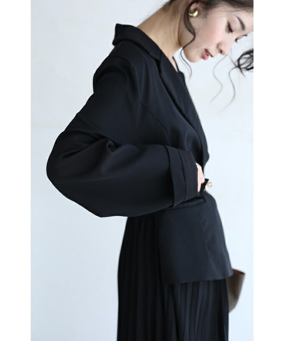 【セール商品返品交換不可】（M対応）（ベルト付き）（黒）ドッキングジャケットのプリーツミディアムワンピース