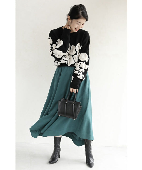 くしゅくしゅ花モチーフのニットトップス