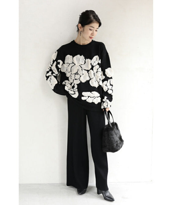 くしゅくしゅ花モチーフのニットトップス