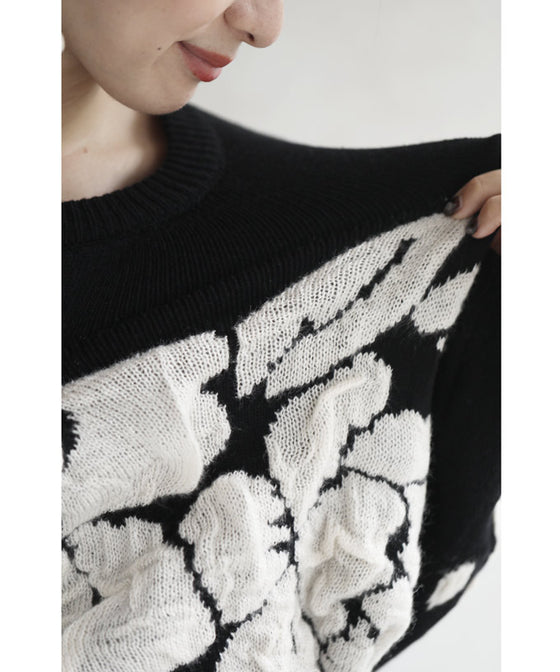 くしゅくしゅ花モチーフのニットトップス