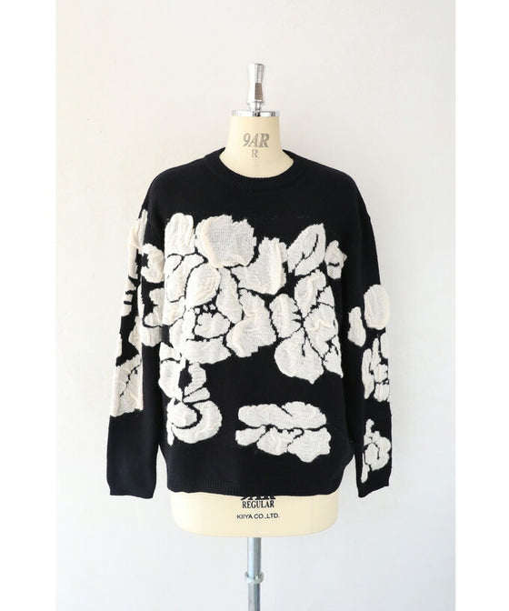 くしゅくしゅ花モチーフのニットトップス