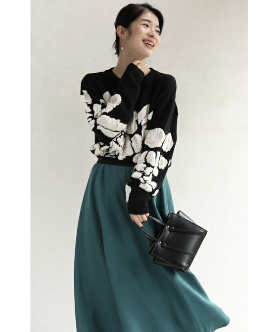 くしゅくしゅ花モチーフのニットトップス