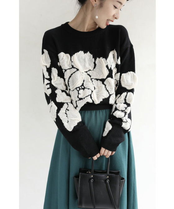 くしゅくしゅ花モチーフのニットトップス