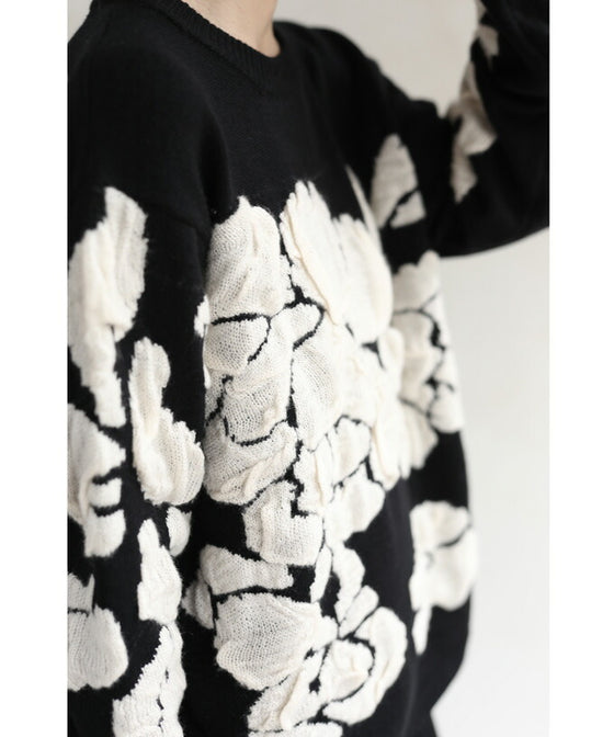 くしゅくしゅ花モチーフのニットトップス