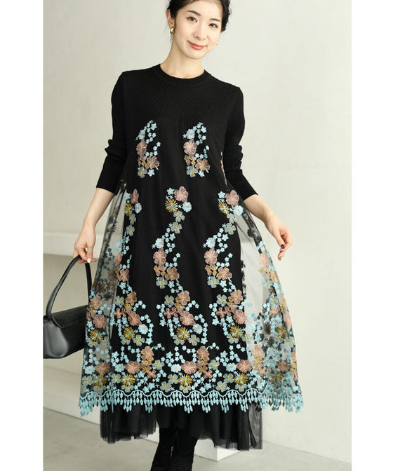 【セール商品返品交換不可】（S~3L対応）（黒）ピンクとブルーの美しい花刺繍ロングワンピース