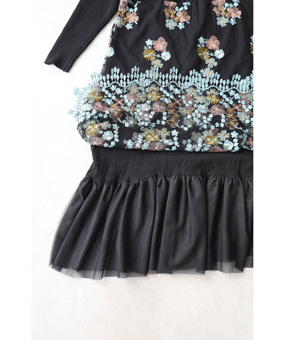 【セール商品返品交換不可】（S~3L対応）（黒）ピンクとブルーの美しい花刺繍ロングワンピース