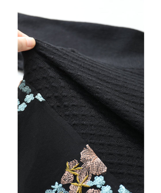 【セール商品返品交換不可】（S~3L対応）（黒）ピンクとブルーの美しい花刺繍ロングワンピース