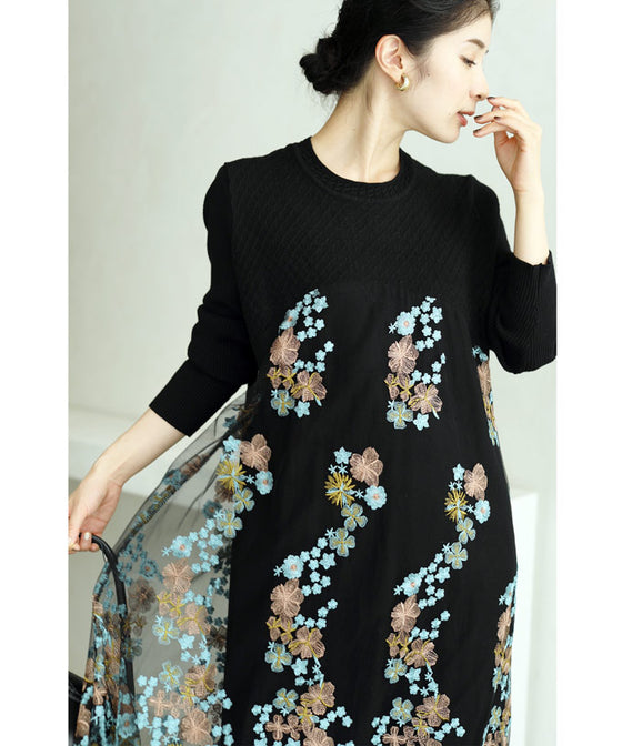 【セール商品返品交換不可】（S~3L対応）（黒）ピンクとブルーの美しい花刺繍ロングワンピース