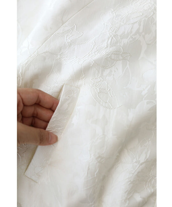 【セール商品返品交換不可】（S~3L対応）エレガントな模様が浮き立つ艶ブルゾントップス